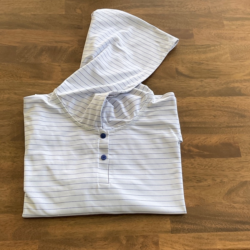 FootJoy women’s golf shirt. Light weight, hoodie, 3/4” sleeves. Smoke/dog free